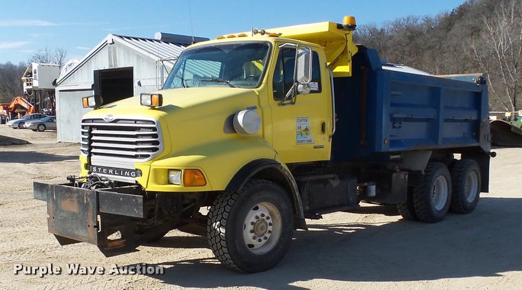 image for item DA3502 2002 Sterling L9513 dump truck