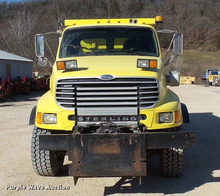 image for item DA3502 2002 Sterling L9513 dump truck