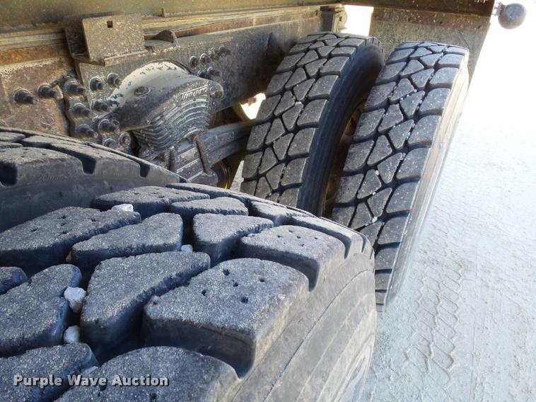 image for item DA3502 2002 Sterling L9513 dump truck