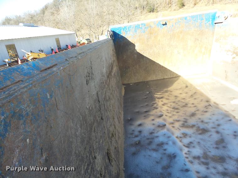 image for item DA3502 2002 Sterling L9513 dump truck