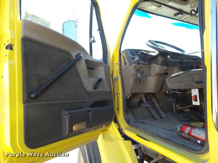 image for item DA3502 2002 Sterling L9513 dump truck