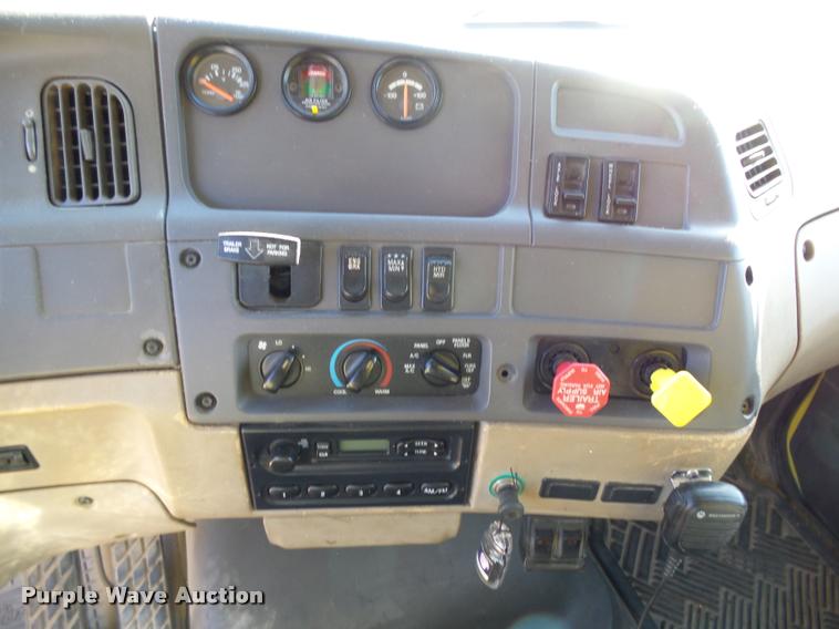 image for item DA3502 2002 Sterling L9513 dump truck