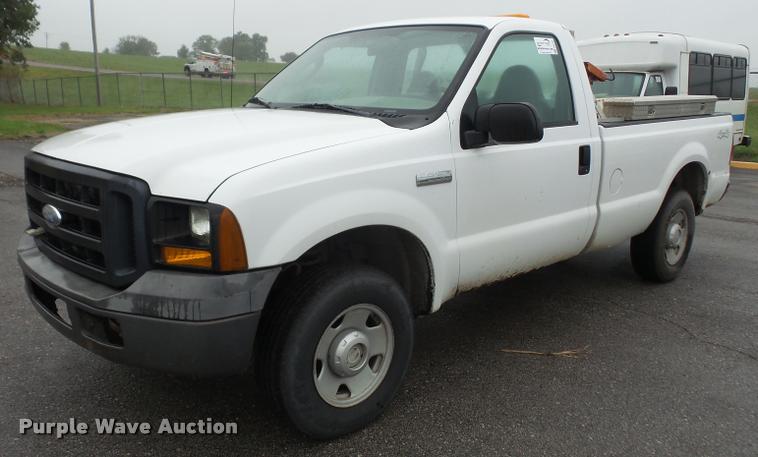 image for item DA3762 2006 Ford F250 Super Duty pickup truck
