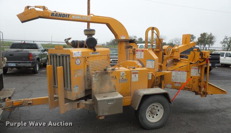 image for item DA3763 2011 Bandit 250XD wood chipper