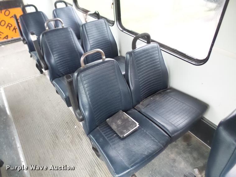 image for item DA3765 2001 Ford Econoline E350 Super Duty Champion shuttle bus