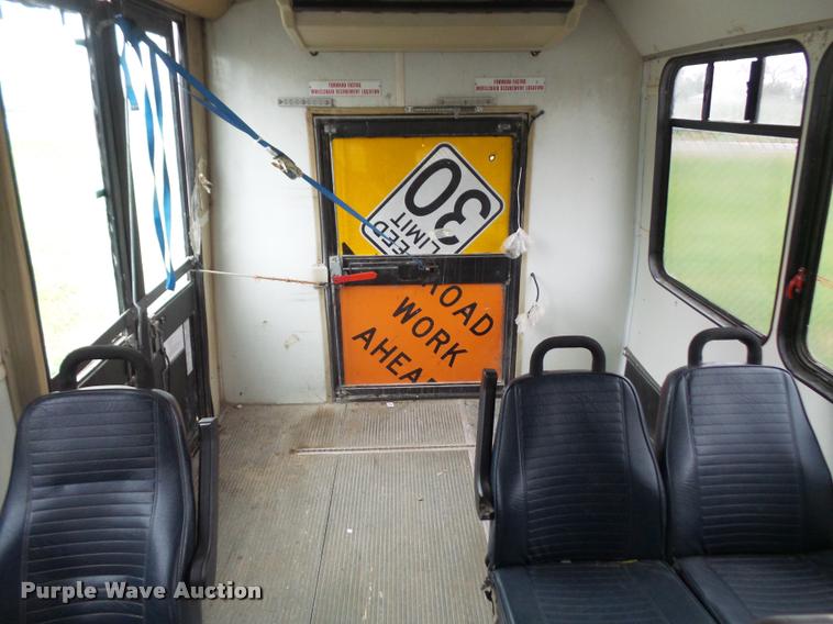 image for item DA3765 2001 Ford Econoline E350 Super Duty Champion shuttle bus