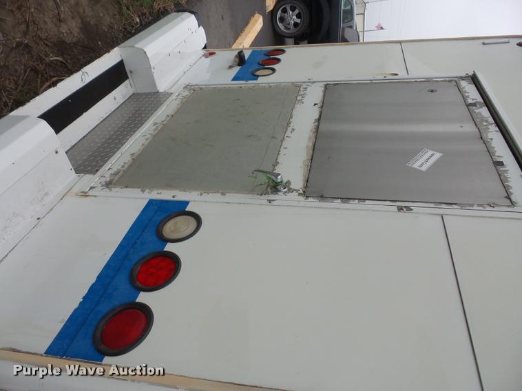 image for item DA3765 2001 Ford Econoline E350 Super Duty Champion shuttle bus