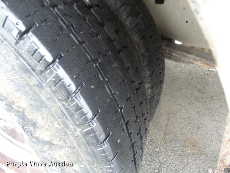 image for item DA3765 2001 Ford Econoline E350 Super Duty Champion shuttle bus