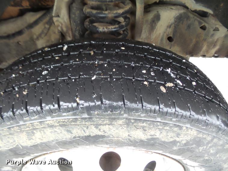 image for item DA3765 2001 Ford Econoline E350 Super Duty Champion shuttle bus