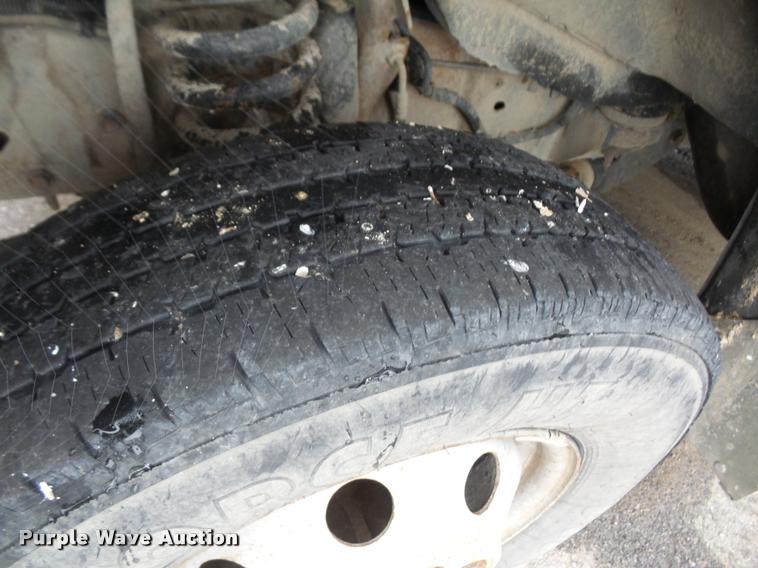 image for item DA3765 2001 Ford Econoline E350 Super Duty Champion shuttle bus