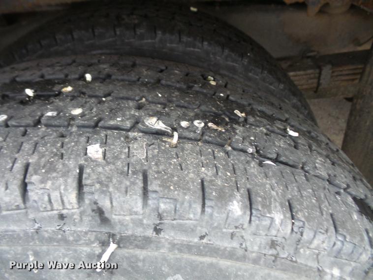 image for item DA3765 2001 Ford Econoline E350 Super Duty Champion shuttle bus