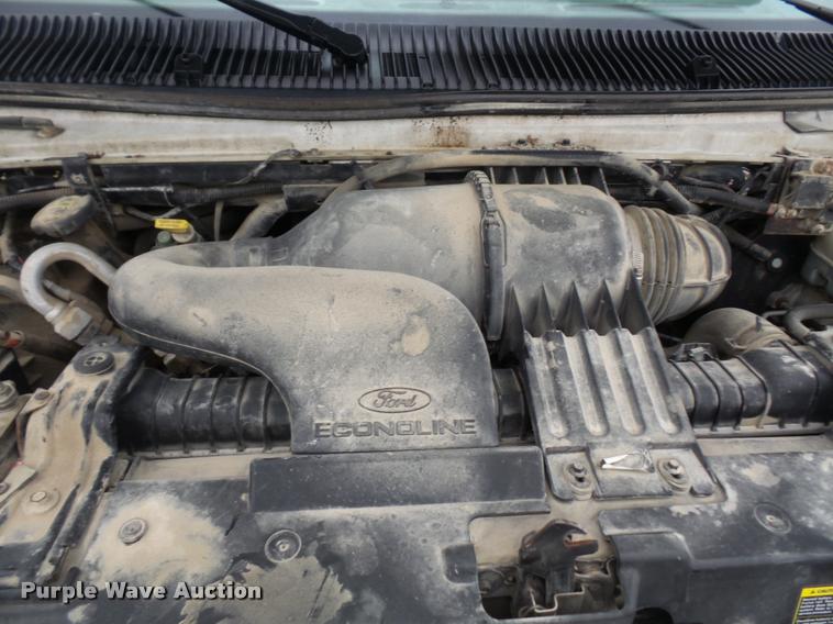image for item DA3765 2001 Ford Econoline E350 Super Duty Champion shuttle bus