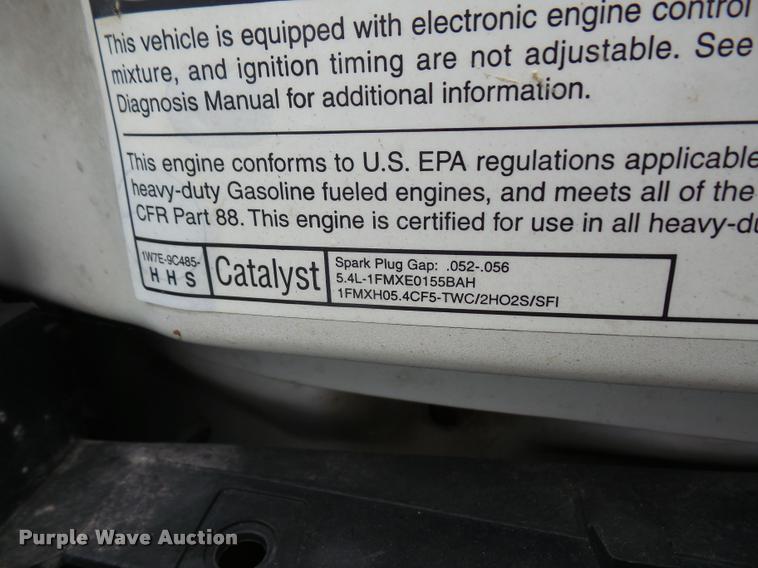 image for item DA3765 2001 Ford Econoline E350 Super Duty Champion shuttle bus