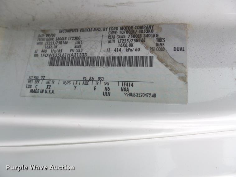 image for item DA3765 2001 Ford Econoline E350 Super Duty Champion shuttle bus