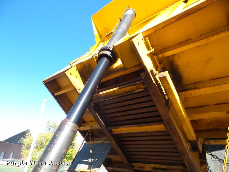 image for item DA3874 2000 GMC C8500 dump truck