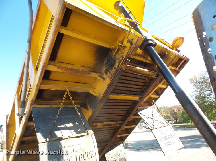 image for item DA3874 2000 GMC C8500 dump truck