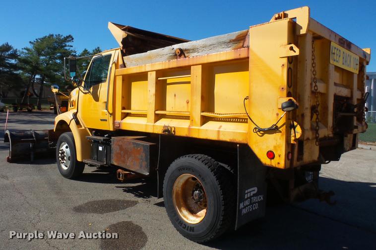 image for item DA3881 2004 Sterling L7500 dump truck