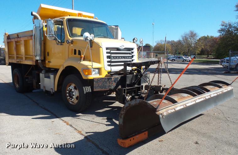 image for item DA3881 2004 Sterling L7500 dump truck