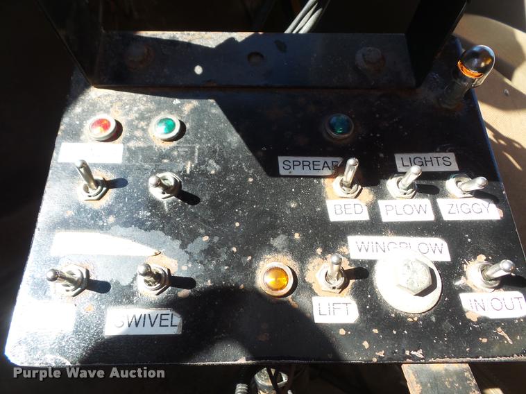 image for item DA3881 2004 Sterling L7500 dump truck