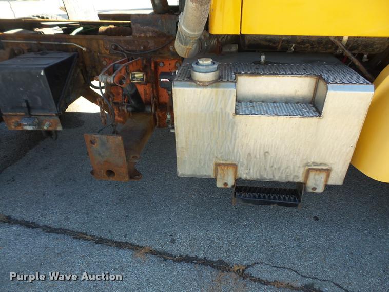 image for item DA3881 2004 Sterling L7500 dump truck