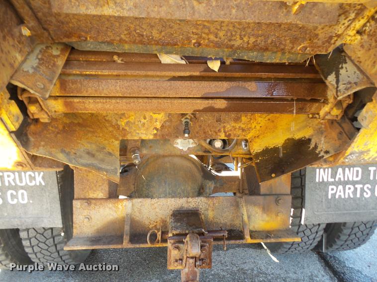 image for item DA3881 2004 Sterling L7500 dump truck