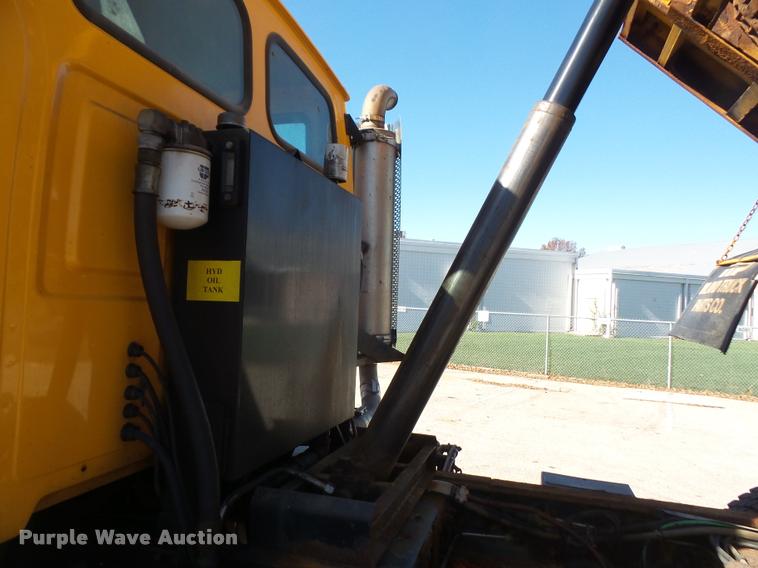 image for item DA3881 2004 Sterling L7500 dump truck