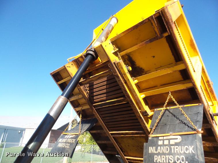 image for item DA3881 2004 Sterling L7500 dump truck