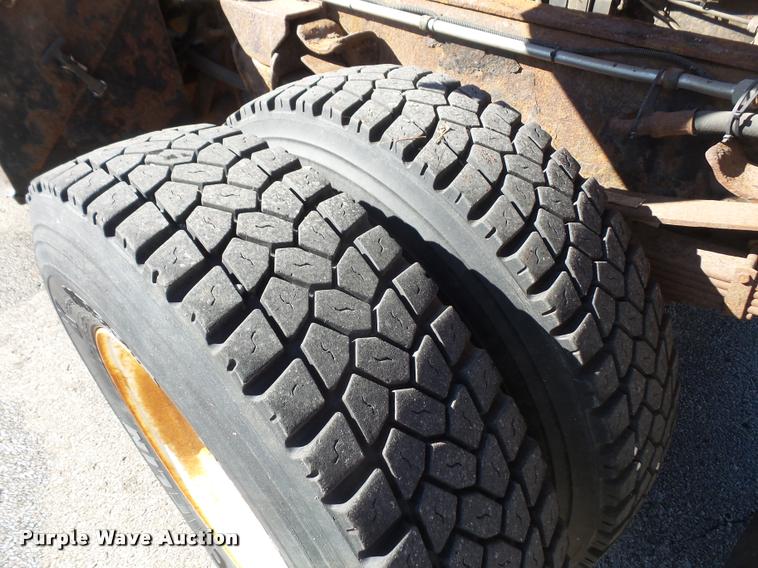 image for item DA3881 2004 Sterling L7500 dump truck