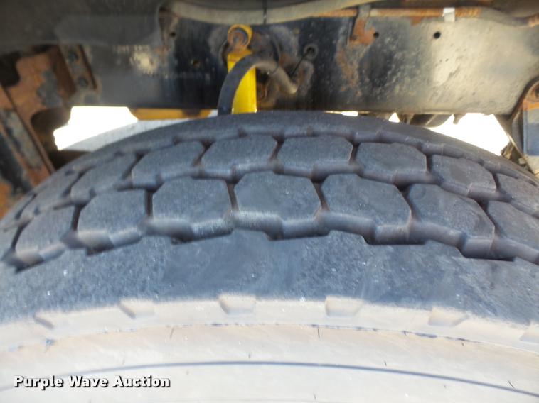 image for item DA3881 2004 Sterling L7500 dump truck