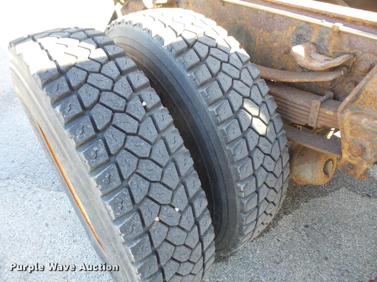 image for item DA3881 2004 Sterling L7500 dump truck