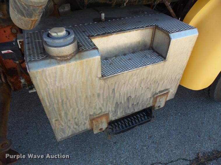 image for item DA3881 2004 Sterling L7500 dump truck