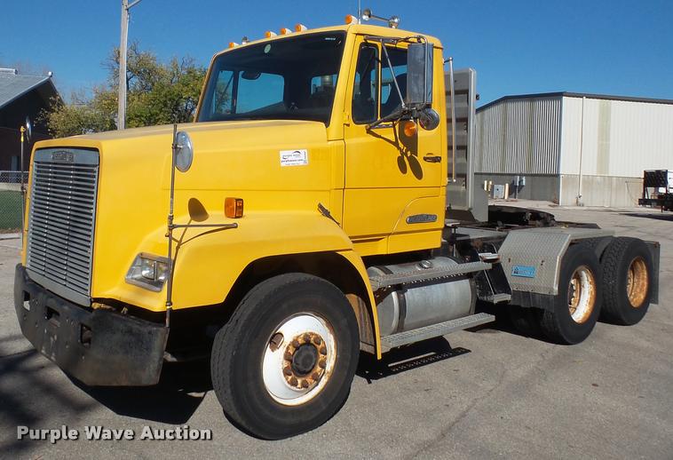 image for item DA3882 1991 Freightliner semi truck