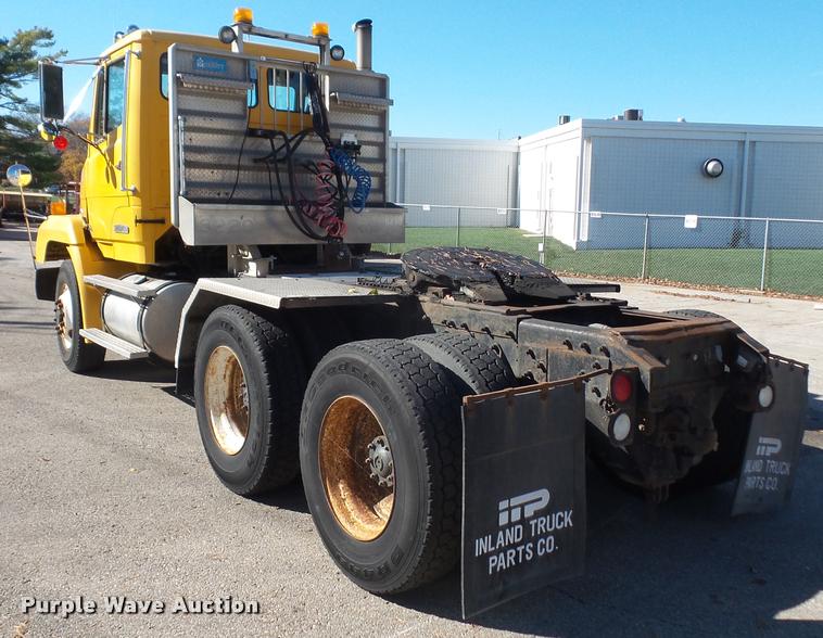 image for item DA3882 1991 Freightliner semi truck