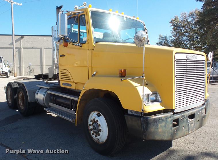 image for item DA3882 1991 Freightliner semi truck