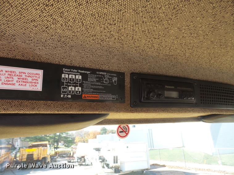 image for item DA3882 1991 Freightliner semi truck