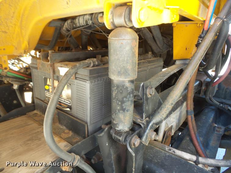 image for item DA3882 1991 Freightliner semi truck