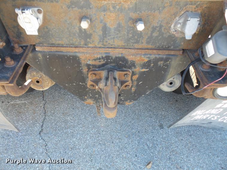 image for item DA3882 1991 Freightliner semi truck