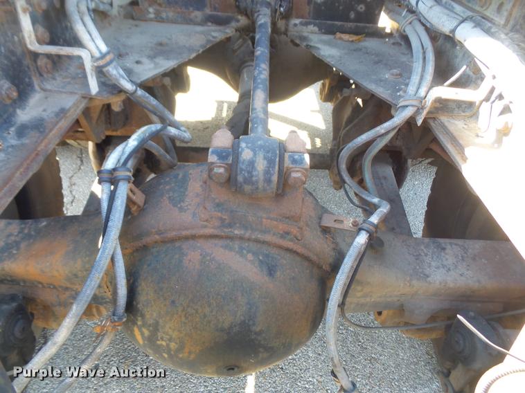 image for item DA3882 1991 Freightliner semi truck