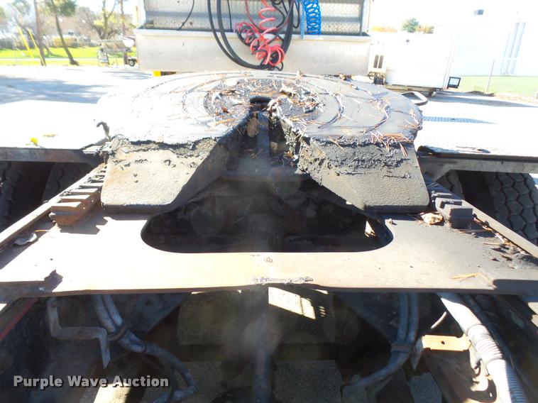 image for item DA3882 1991 Freightliner semi truck