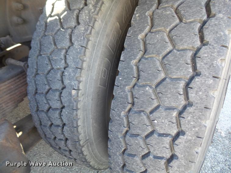 image for item DA3882 1991 Freightliner semi truck