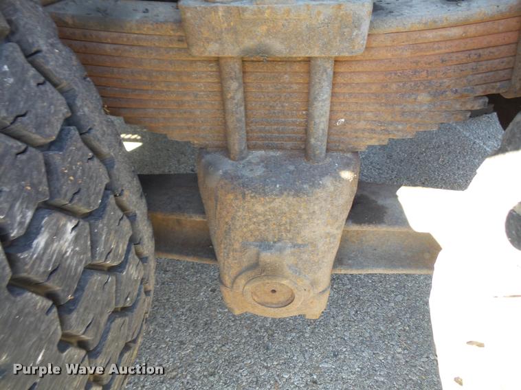 image for item DA3882 1991 Freightliner semi truck