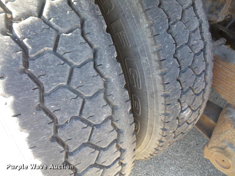 image for item DA3882 1991 Freightliner semi truck