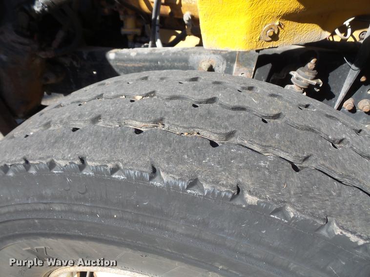 image for item DA3882 1991 Freightliner semi truck