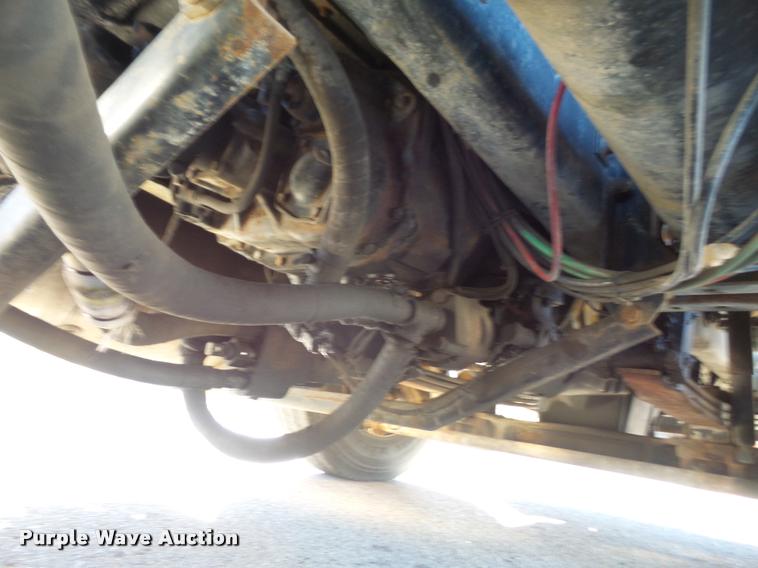 image for item DA3882 1991 Freightliner semi truck