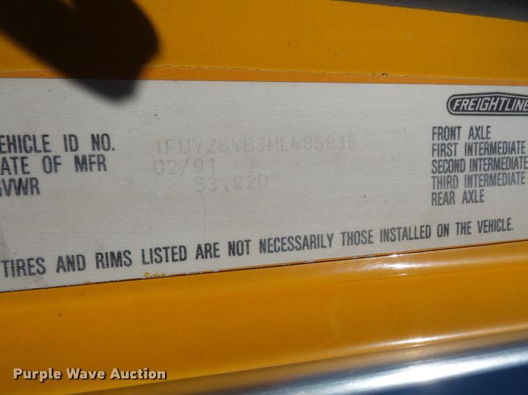 image for item DA3882 1991 Freightliner semi truck