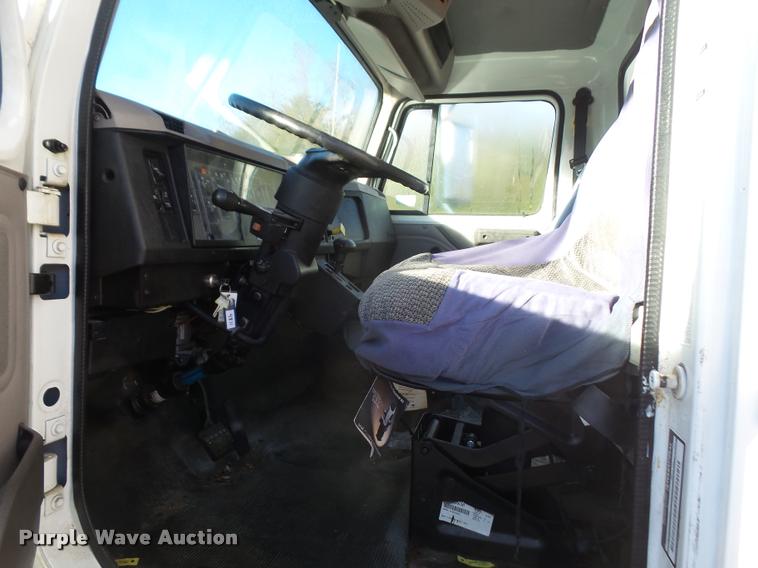 image for item DA3891 2002 International 4700 box truck