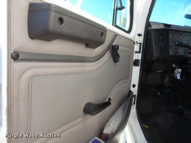 image for item DA3891 2002 International 4700 box truck