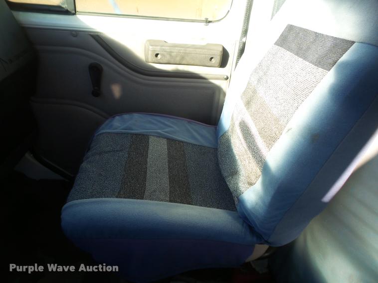 image for item DA3891 2002 International 4700 box truck