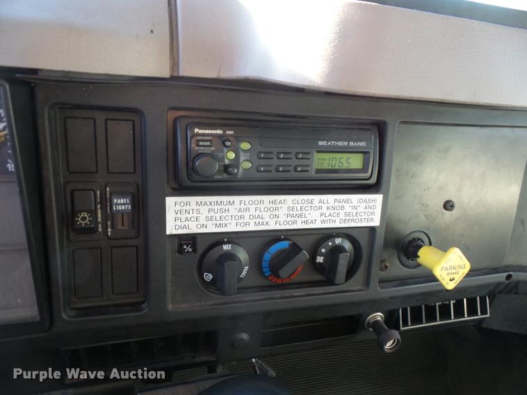 image for item DA3891 2002 International 4700 box truck