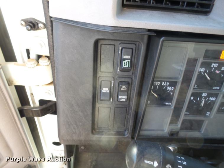 image for item DA3891 2002 International 4700 box truck